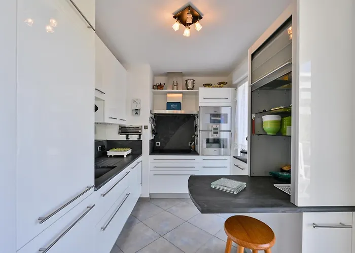 Le Rev - A 900m De La *